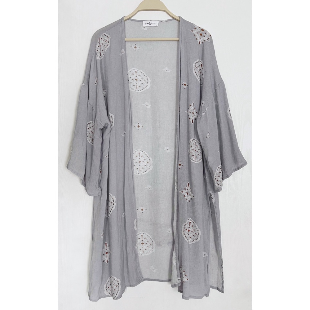 Carly Jean LA Light Blue Gray Medallion Print Cardigan Kimono Size Medium